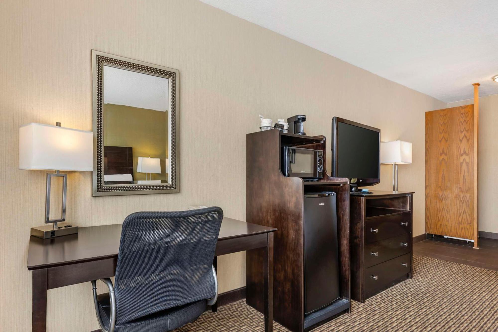 Best Western Watertown/Fort Drum Екстериор снимка