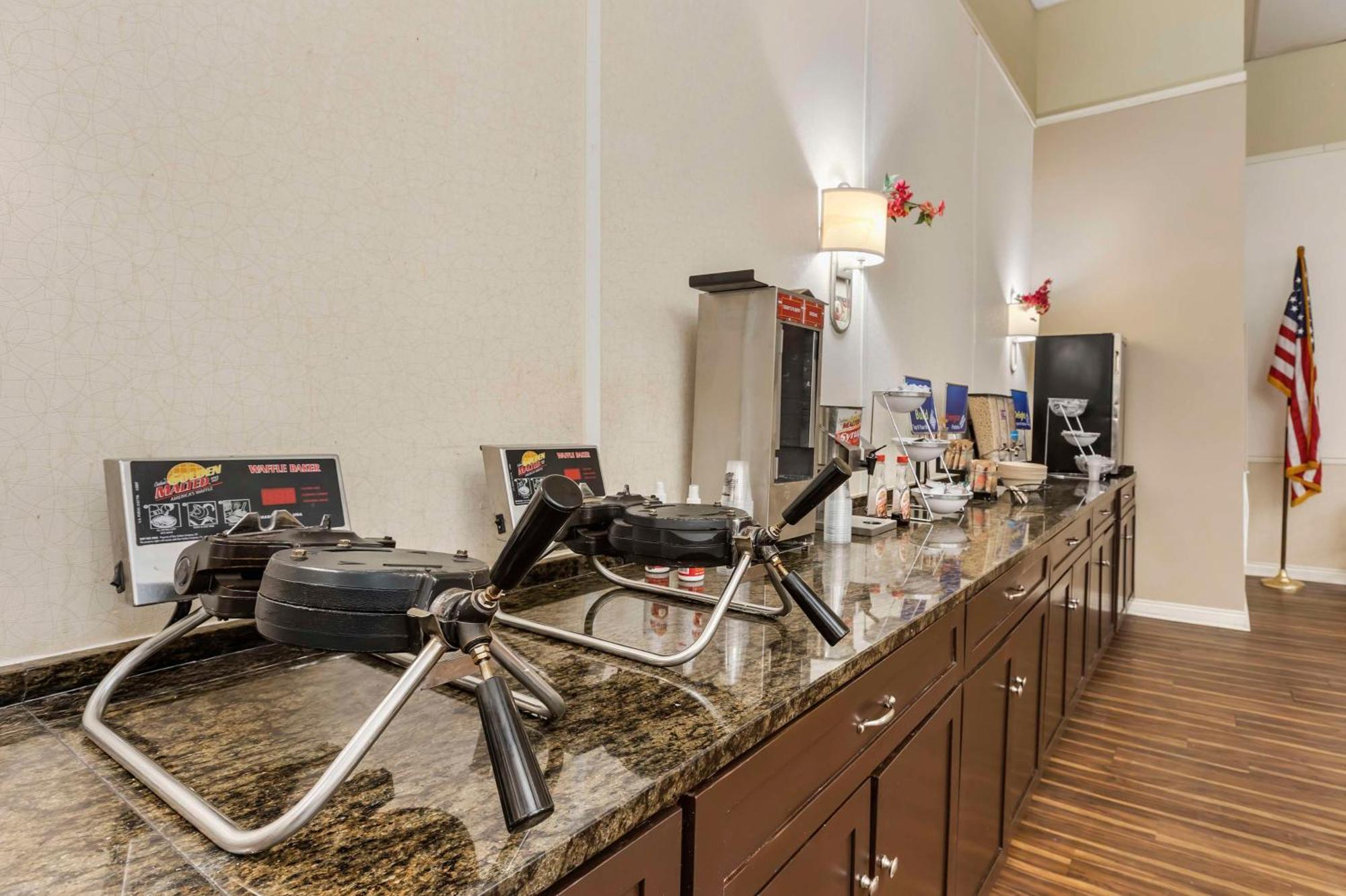 Best Western Watertown/Fort Drum Екстериор снимка