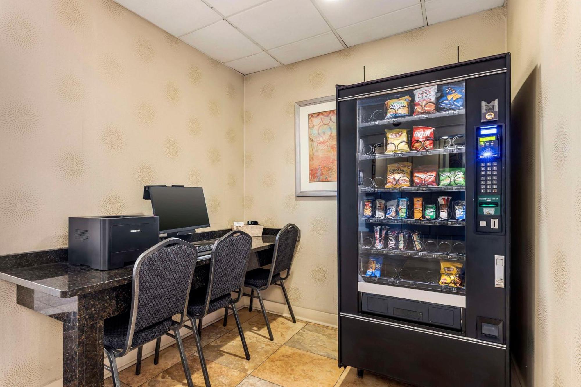 Best Western Watertown/Fort Drum Екстериор снимка