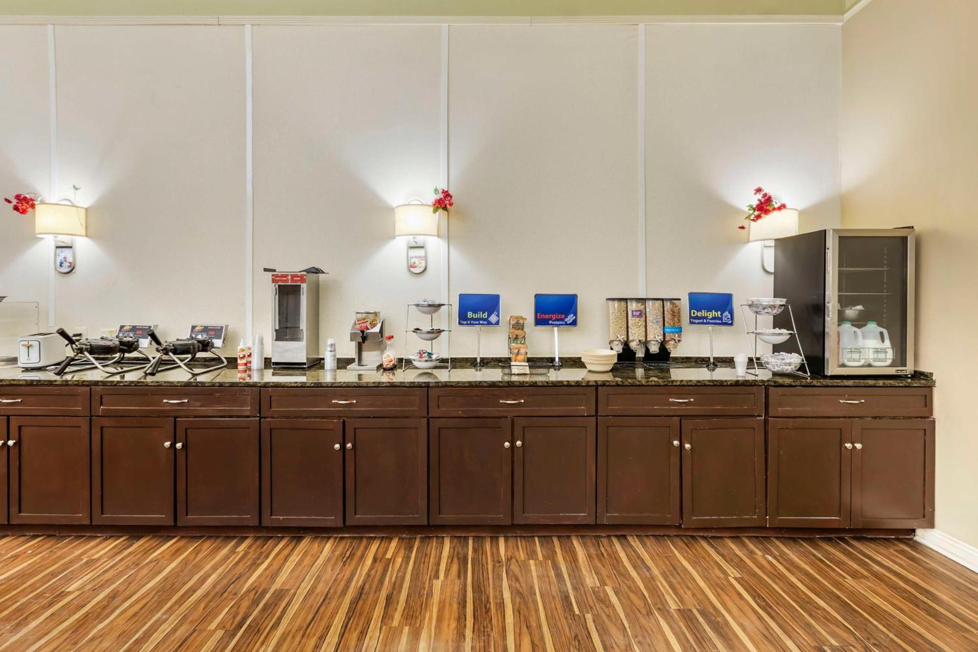 Best Western Watertown/Fort Drum Екстериор снимка